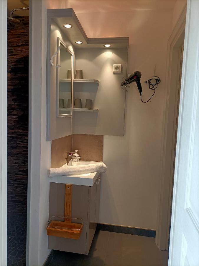 Le Manoir "Aux Douves" Bed & Breakfast Bazoges-en-Paillers ภายนอก รูปภาพ