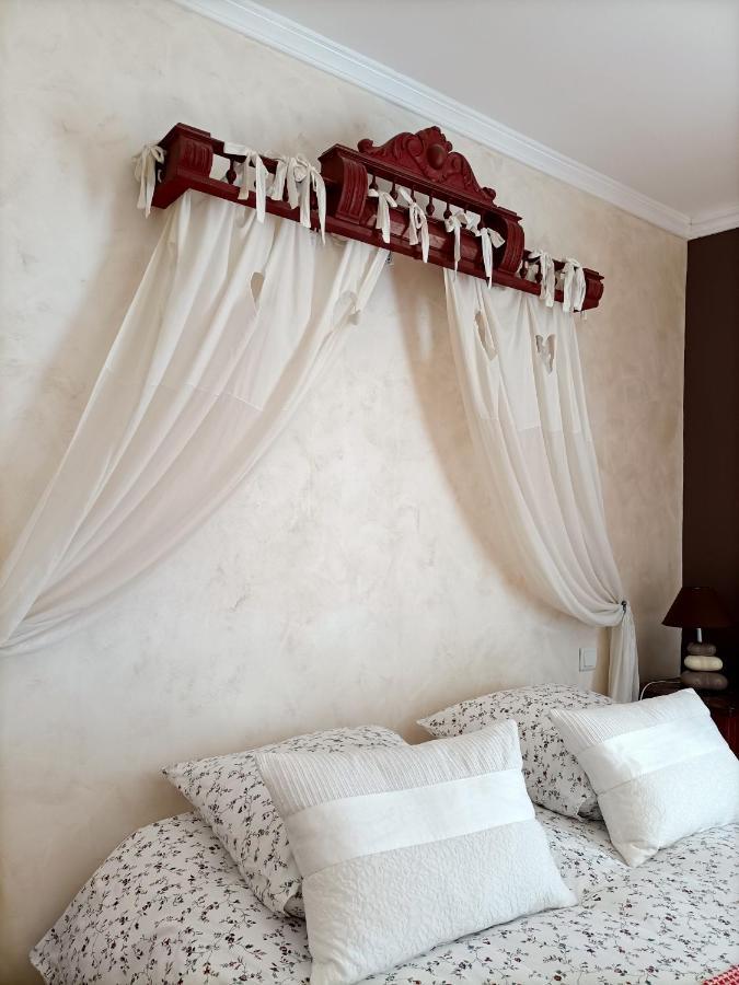 Le Manoir "Aux Douves" Bed & Breakfast Bazoges-en-Paillers ภายนอก รูปภาพ