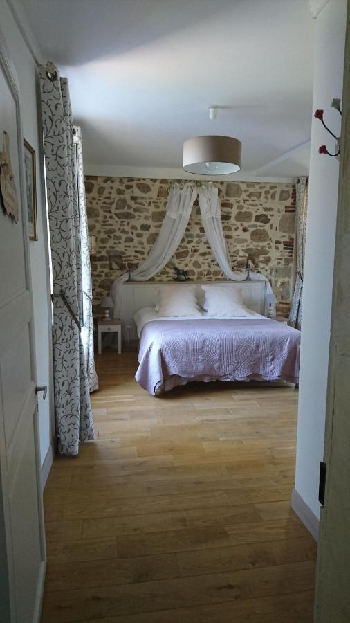 Le Manoir "Aux Douves" Bed & Breakfast Bazoges-en-Paillers ภายนอก รูปภาพ
