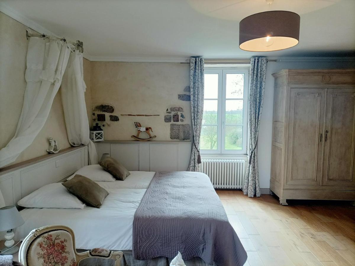 Le Manoir "Aux Douves" Bed & Breakfast Bazoges-en-Paillers ภายนอก รูปภาพ
