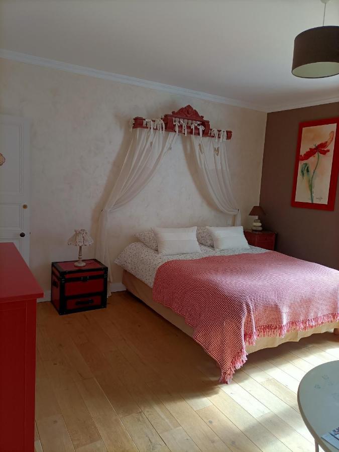 Le Manoir "Aux Douves" Bed & Breakfast Bazoges-en-Paillers ภายนอก รูปภาพ