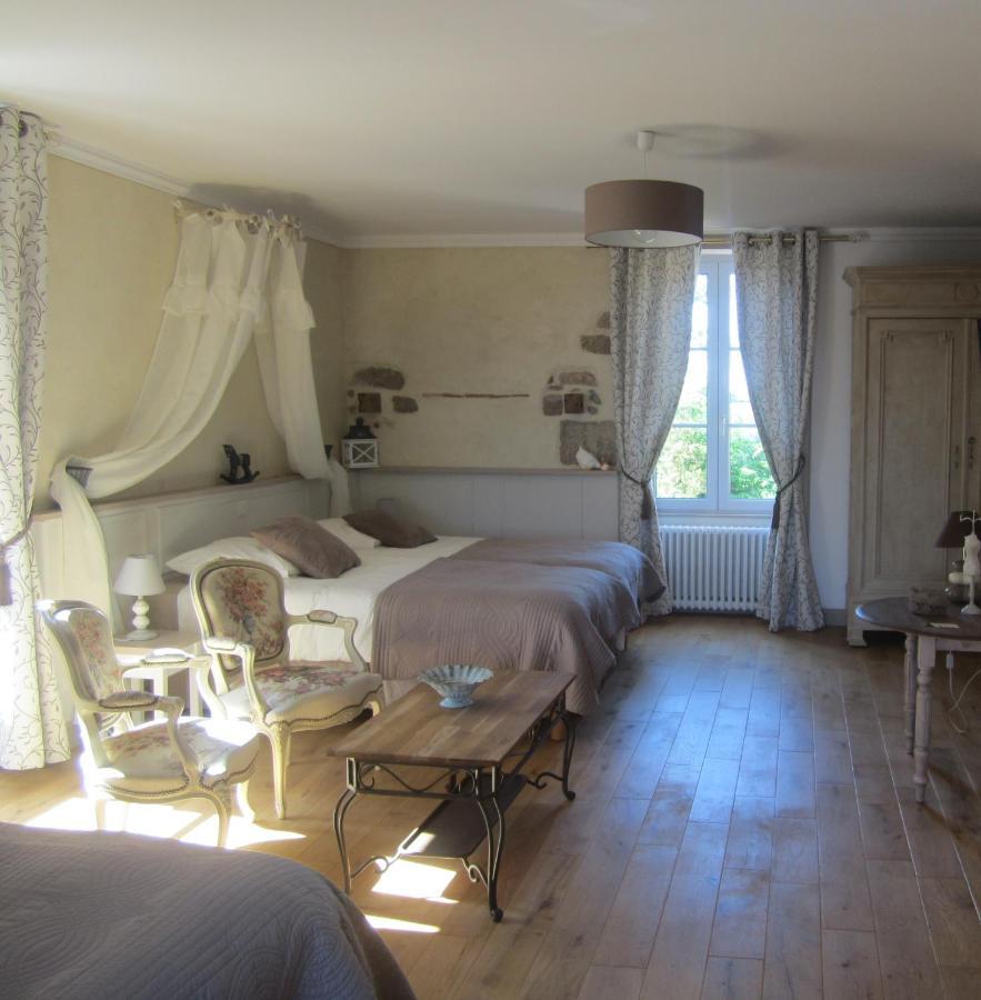 Le Manoir "Aux Douves" Bed & Breakfast Bazoges-en-Paillers ภายนอก รูปภาพ