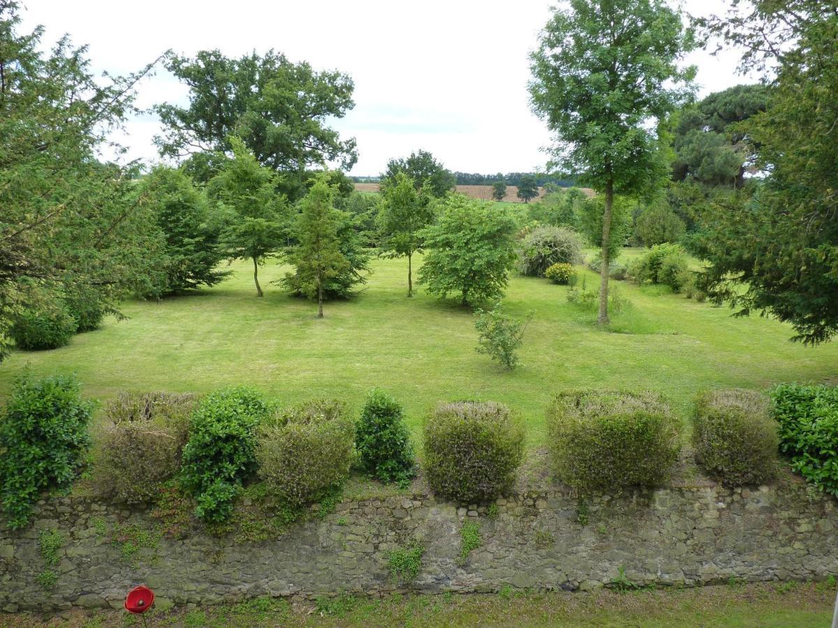 Le Manoir "Aux Douves" Bed & Breakfast Bazoges-en-Paillers ภายนอก รูปภาพ