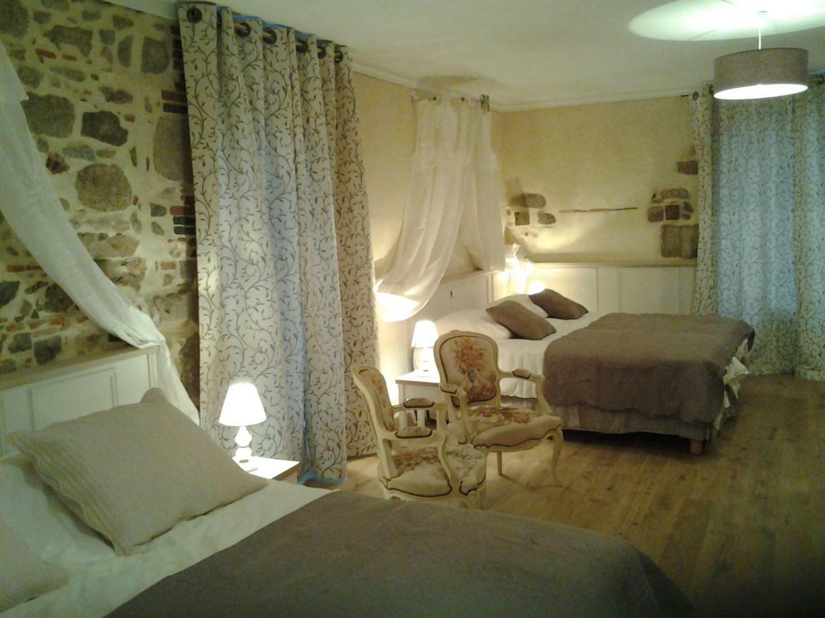Le Manoir "Aux Douves" Bed & Breakfast Bazoges-en-Paillers ภายนอก รูปภาพ