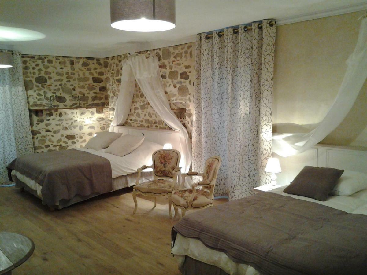 Le Manoir "Aux Douves" Bed & Breakfast Bazoges-en-Paillers ภายนอก รูปภาพ
