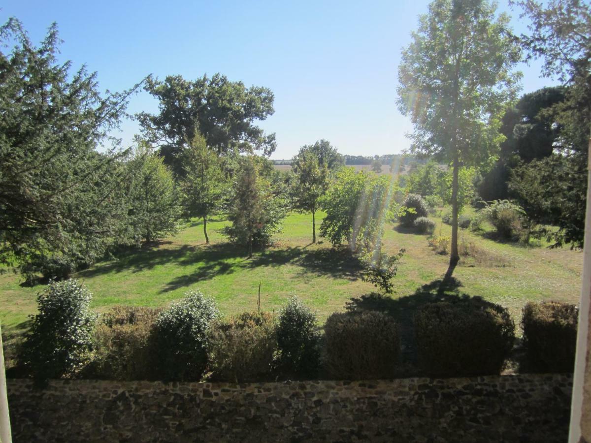 Le Manoir "Aux Douves" Bed & Breakfast Bazoges-en-Paillers ภายนอก รูปภาพ