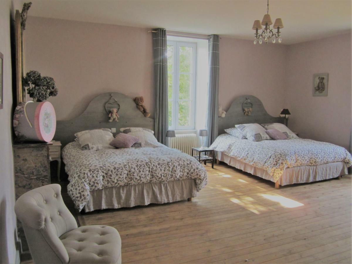 Le Manoir "Aux Douves" Bed & Breakfast Bazoges-en-Paillers ภายนอก รูปภาพ