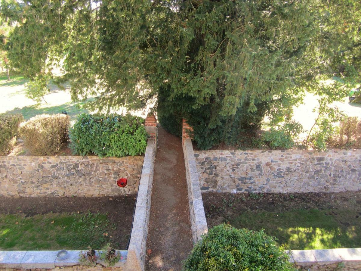 Le Manoir "Aux Douves" Bed & Breakfast Bazoges-en-Paillers ภายนอก รูปภาพ