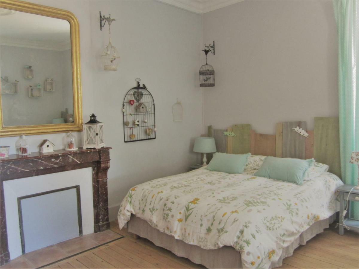 Le Manoir "Aux Douves" Bed & Breakfast Bazoges-en-Paillers ภายนอก รูปภาพ