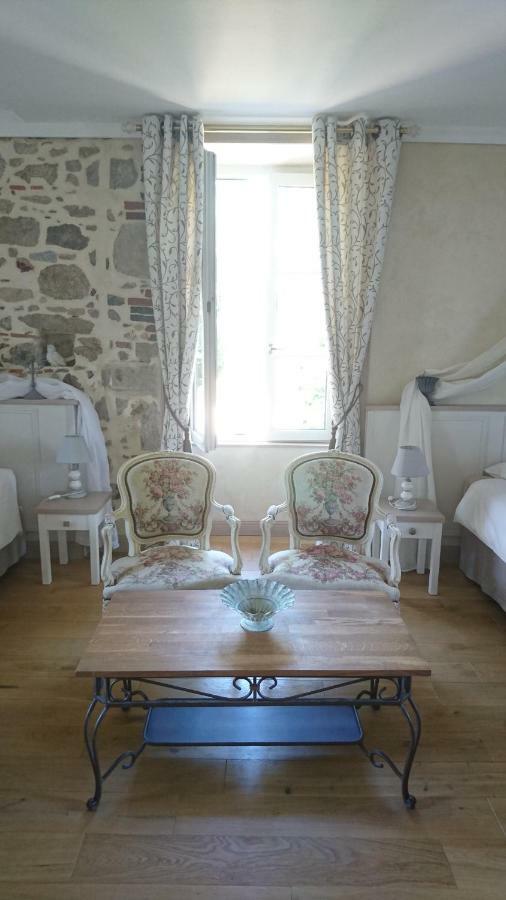 Le Manoir "Aux Douves" Bed & Breakfast Bazoges-en-Paillers ภายนอก รูปภาพ